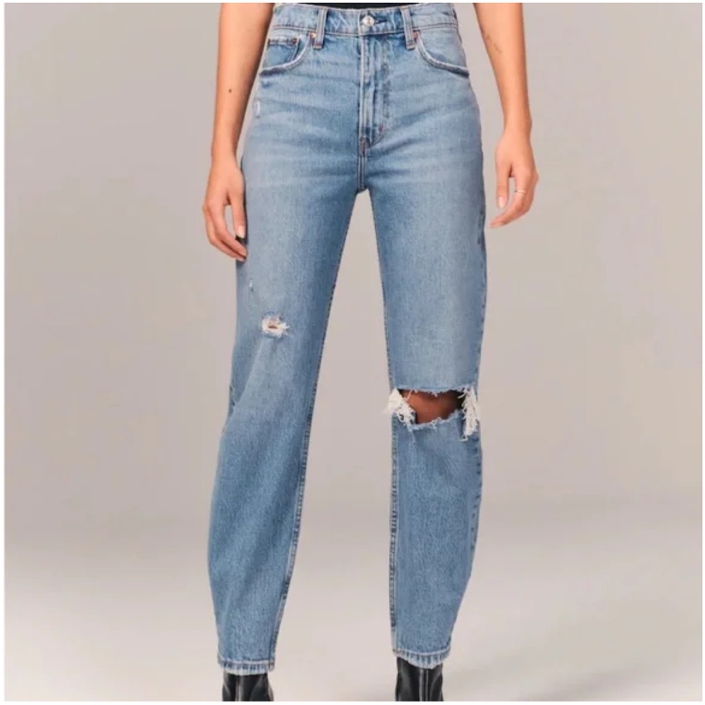 A27 Abercrombie and Fitch The Dad High Rise Jeans‎